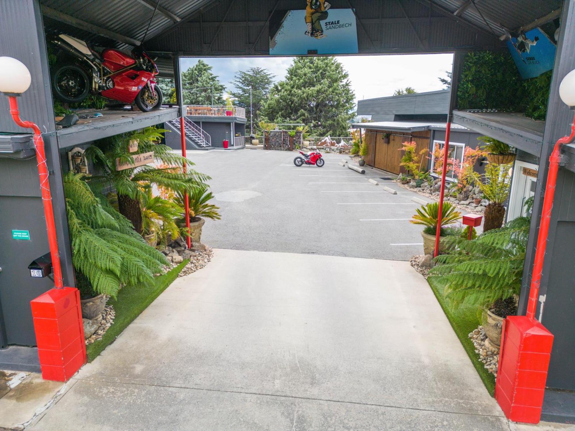 Kookaburra Lodge จินดาไบน์ ภายนอก รูปภาพ